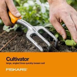 Fiskars 3-in-1 Garden Tool Set, Includes Trowel, Transplanter, and Cultivator for Outdoor Gardening, Ergonomic Yard Tool Kit - 3